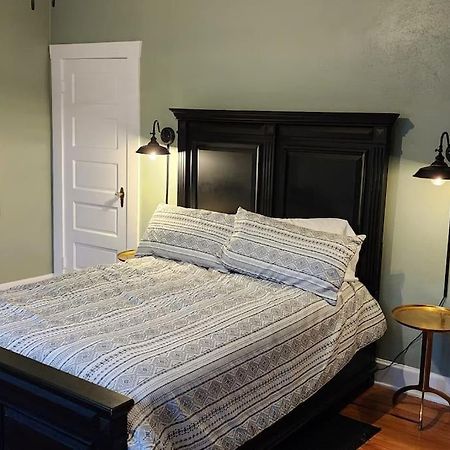 A Retro Rejuvenation Villa Midway Bagian luar foto
