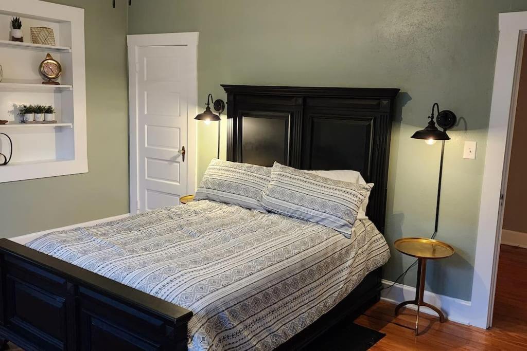 A Retro Rejuvenation Villa Midway Bagian luar foto