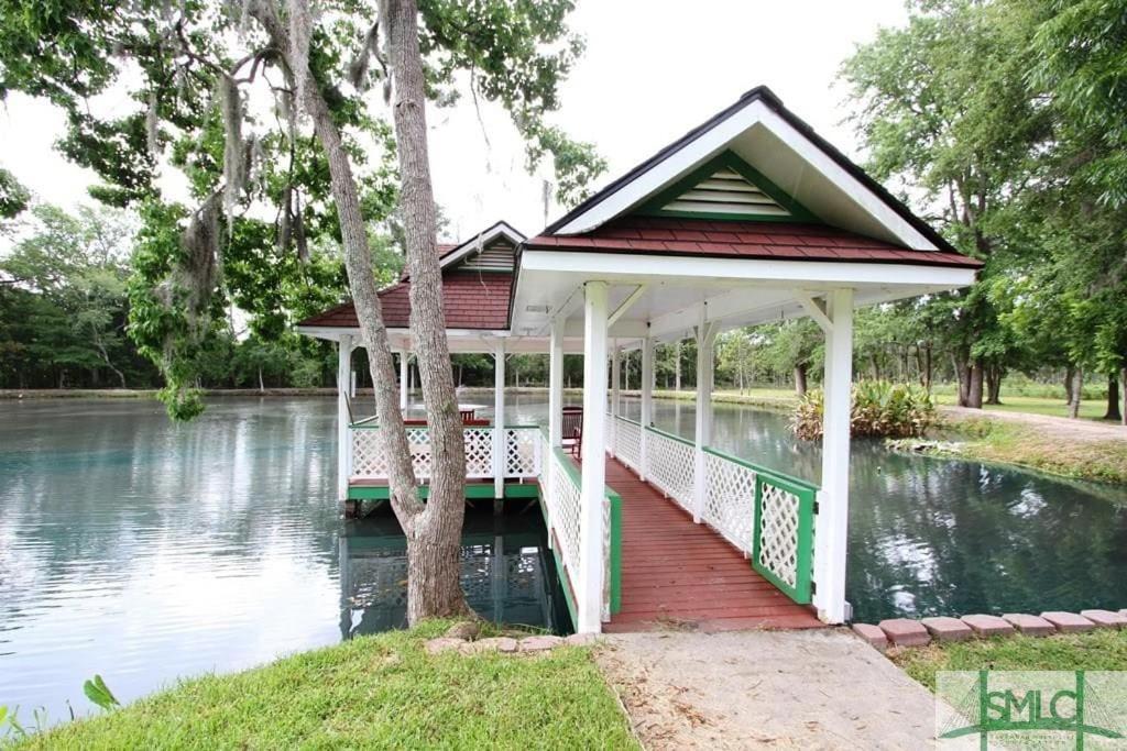 A Retro Rejuvenation Villa Midway Bagian luar foto