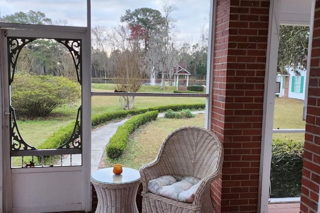 A Retro Rejuvenation Villa Midway Bagian luar foto