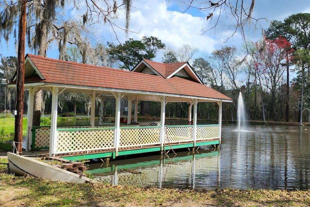 A Retro Rejuvenation Villa Midway Bagian luar foto